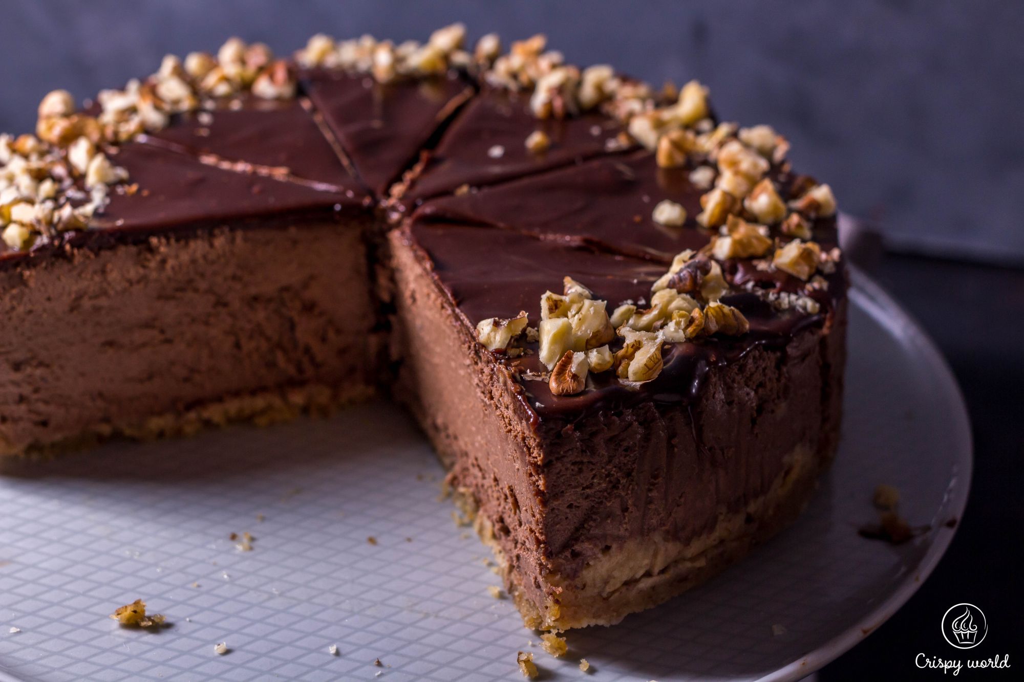 Čokoládový pečený cheesecake s orechami | CrispyWorld